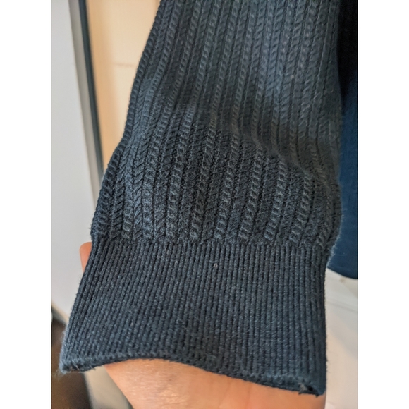 3/$20! H&M Mens Cable Knit Sweater - Picture 3 of 9